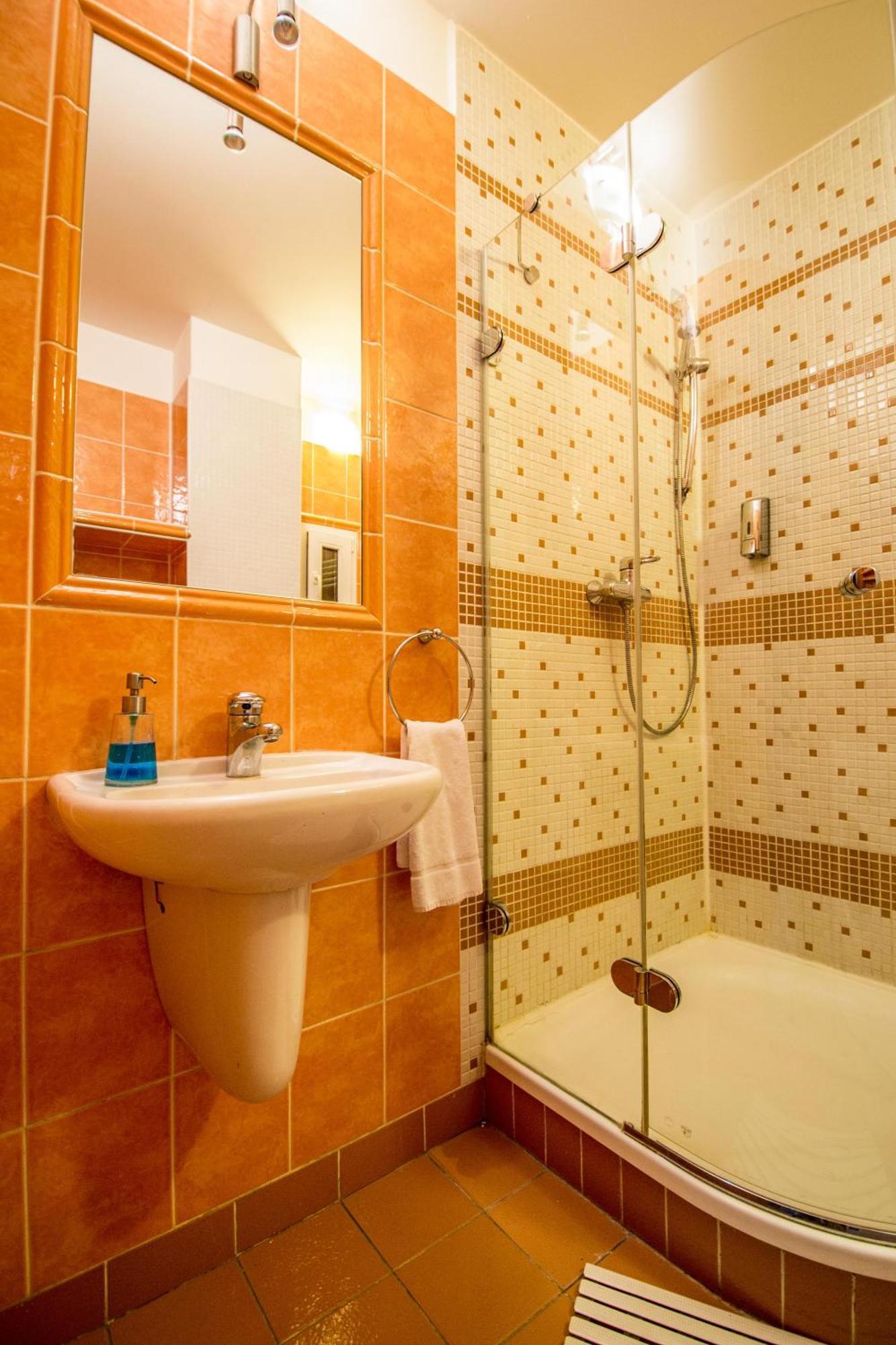 Main Prague Square Apartments Sauna And Fireplace Екстер'єр фото