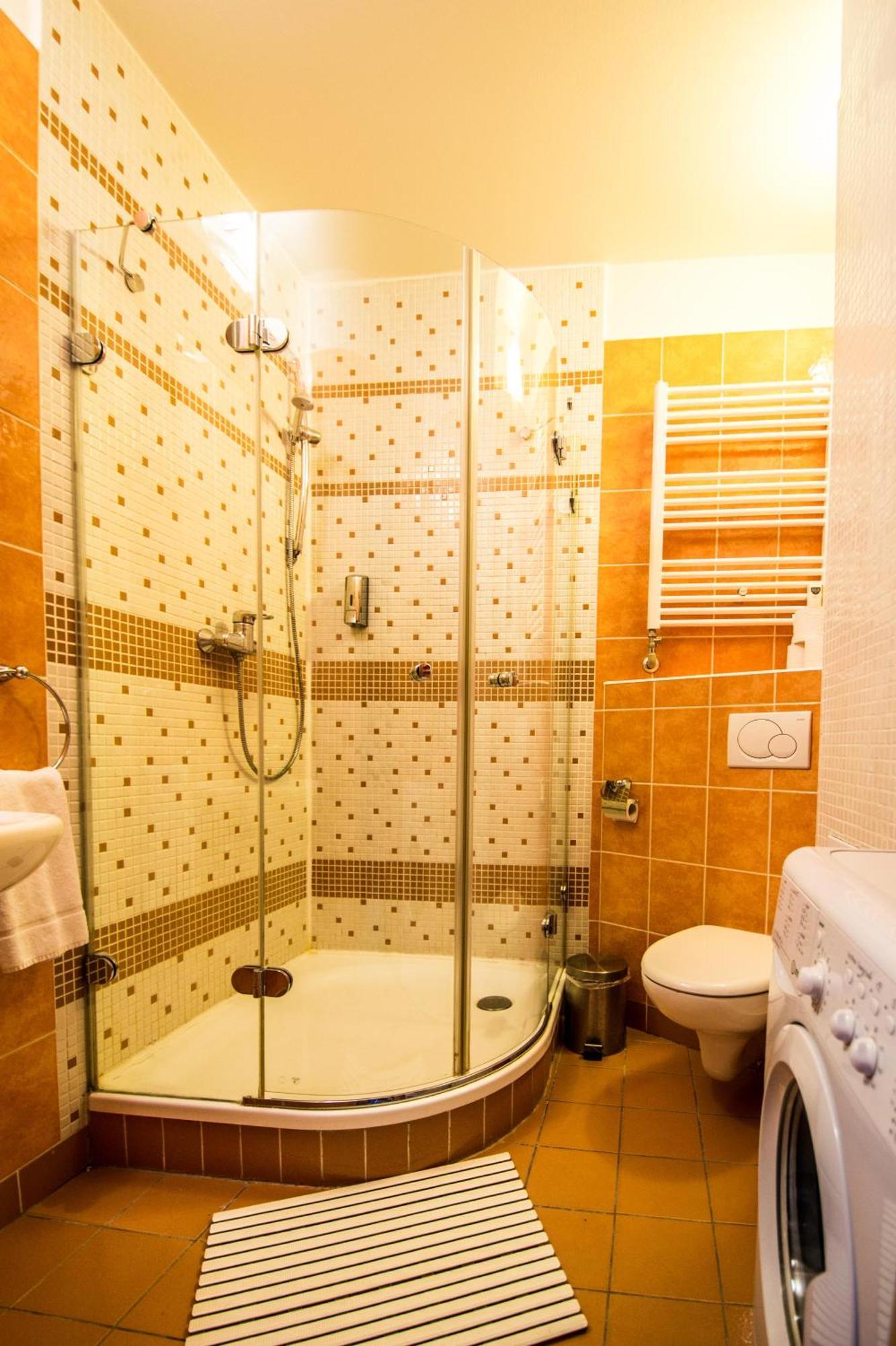 Main Prague Square Apartments Sauna And Fireplace Екстер'єр фото