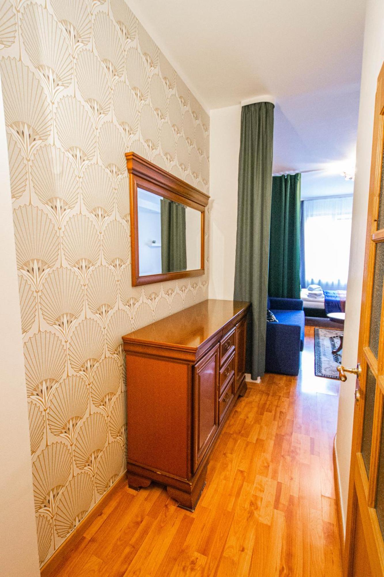 Main Prague Square Apartments Sauna And Fireplace Екстер'єр фото