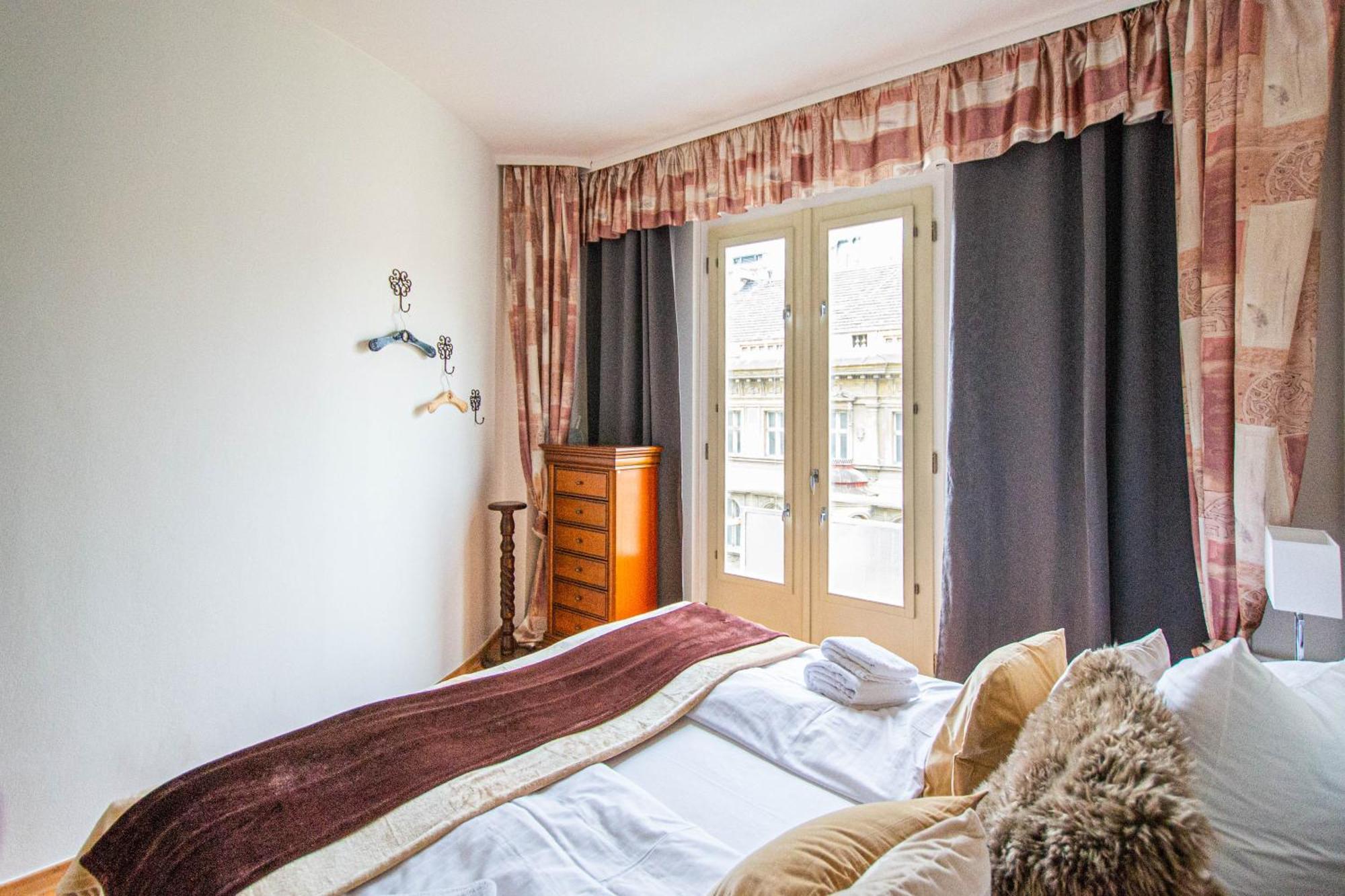 Main Prague Square Apartments Sauna And Fireplace Екстер'єр фото