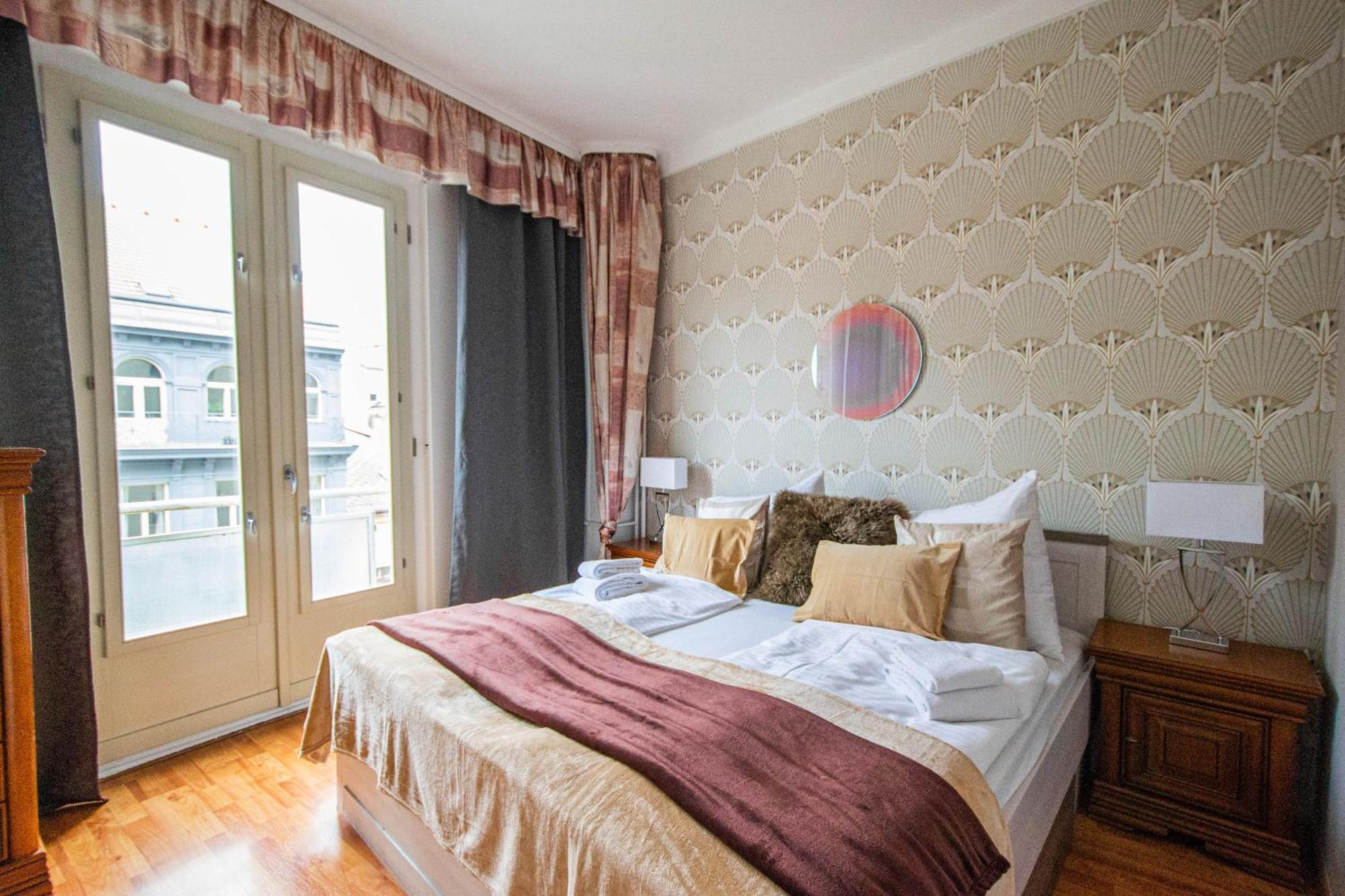 Main Prague Square Apartments Sauna And Fireplace Екстер'єр фото