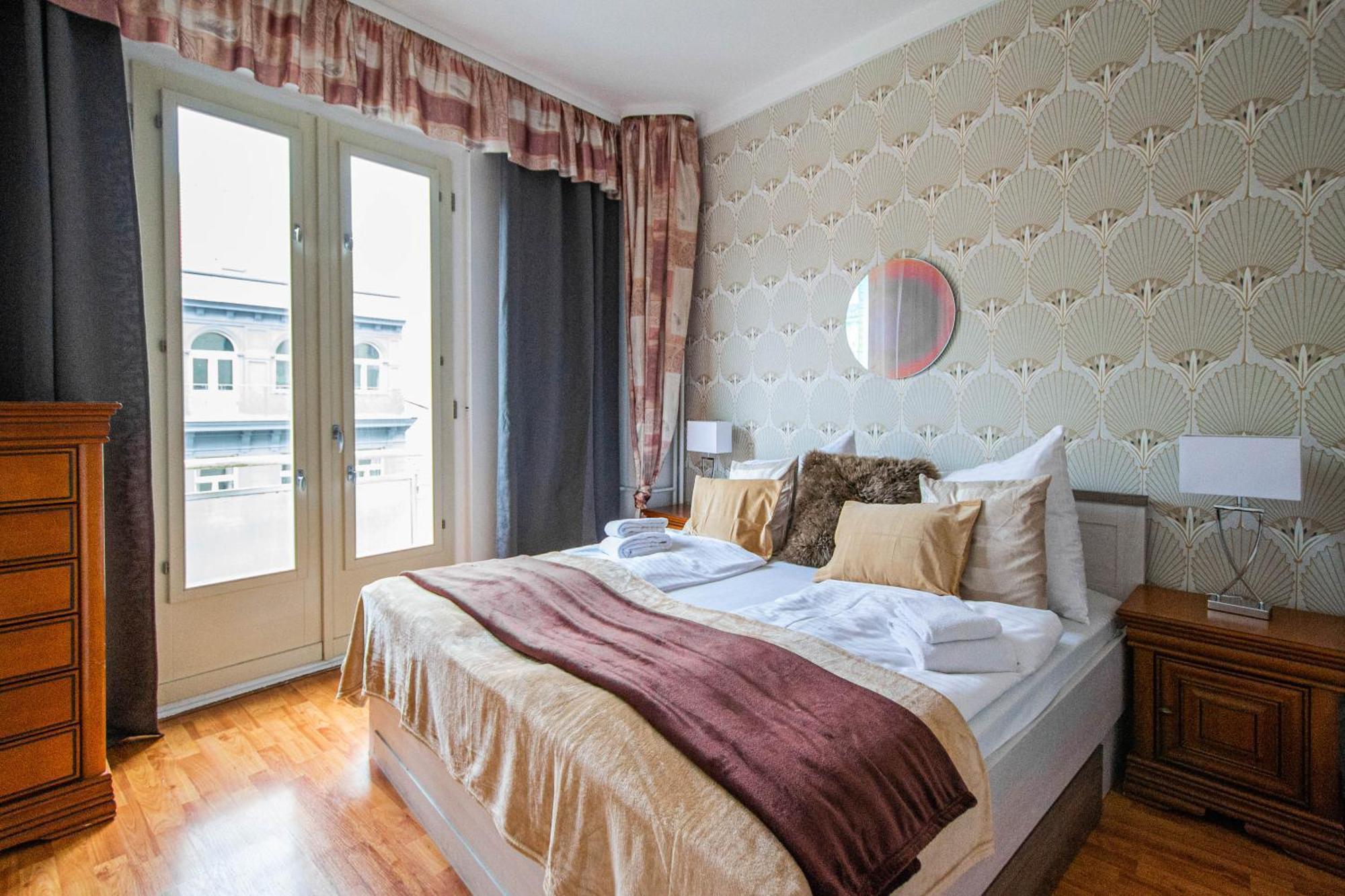 Main Prague Square Apartments Sauna And Fireplace Екстер'єр фото