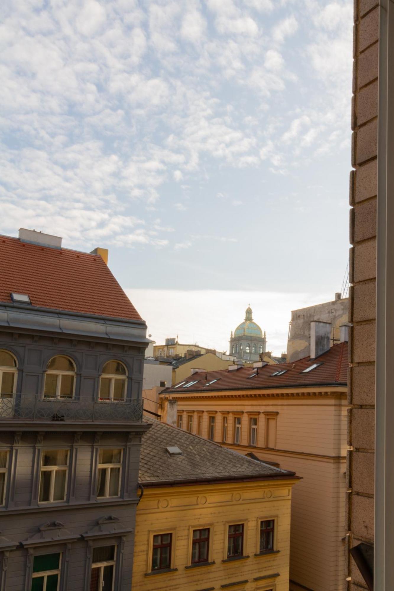 Main Prague Square Apartments Sauna And Fireplace Екстер'єр фото